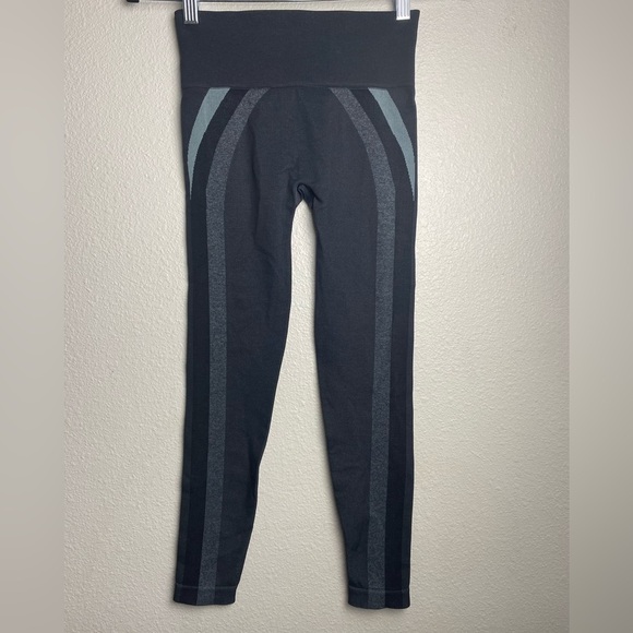 Spanx Seamless Track Stripe Leggings in Graphite Dust - Size XS, New with tags - Picture 3 of 9